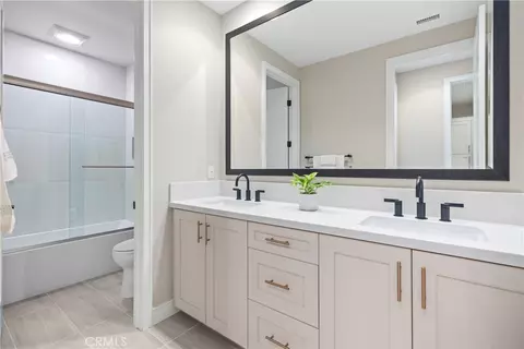 Bath - 142 Sabbia, Irvine, CA 92602 photo 3 of 3