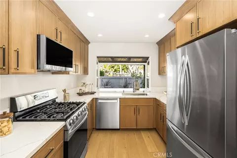 Kitchen - 11 Thunder Trl #6, Irvine, CA 92614 photo 3 of 4