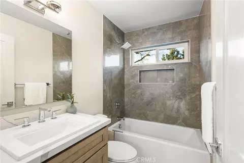 Bath - 11 Thunder Trl #6, Irvine, CA 92614 photo 7 of 7