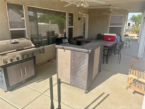 Exterior - 18261 Preston St, Hesperia, CA 92345 photo 6 of 10