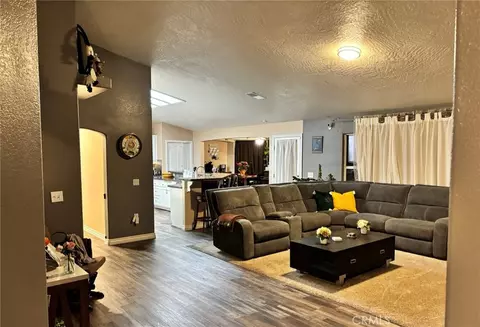 Entry Way - 18261 Preston St, Hesperia, CA 92345 photo 5 of 10