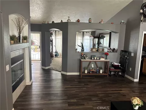 Entry Way - 18261 Preston St, Hesperia, CA 92345 photo 3 of 10