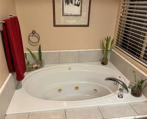 Bath - 18261 Preston St, Hesperia, CA 92345 photo 5 of 9