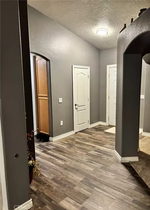 Entry Way - 18261 Preston St, Hesperia, CA 92345 photo 7 of 10