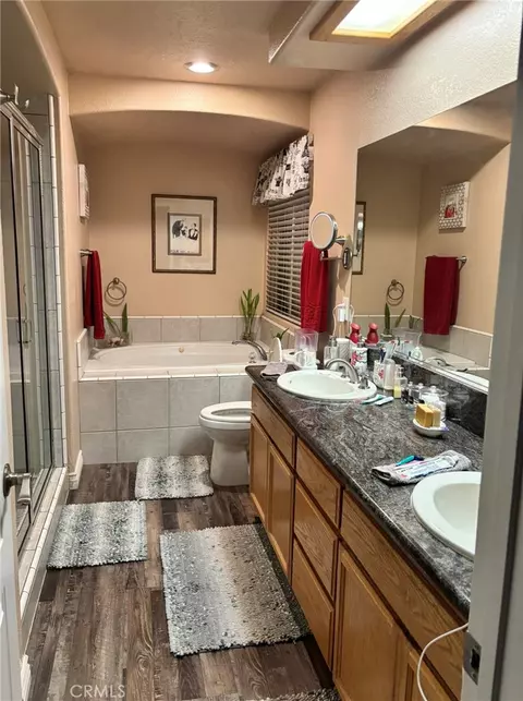 Bath - 18261 Preston St, Hesperia, CA 92345 photo 6 of 9