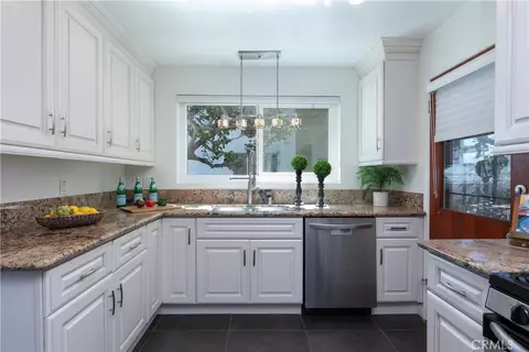 Kitchen - 1014 E Carson St #7, Long Beach, CA 90807 photo 3 of 4