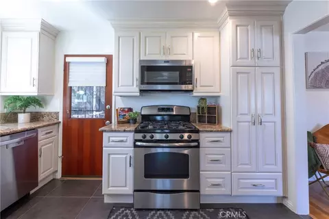 Kitchen - 1014 E Carson St #7, Long Beach, CA 90807 photo 2 of 4