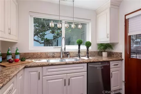 Kitchen - 1014 E Carson St #7, Long Beach, CA 90807 photo 4 of 4