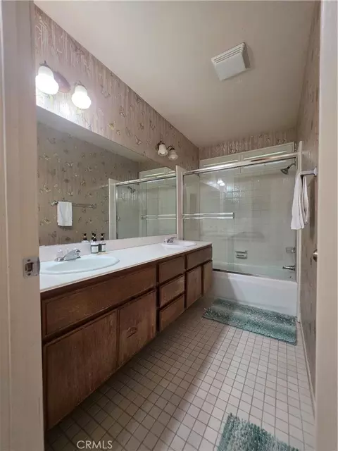 Bath - 826 N Red Robin, Orange, CA 92869 photo 2 of 2
