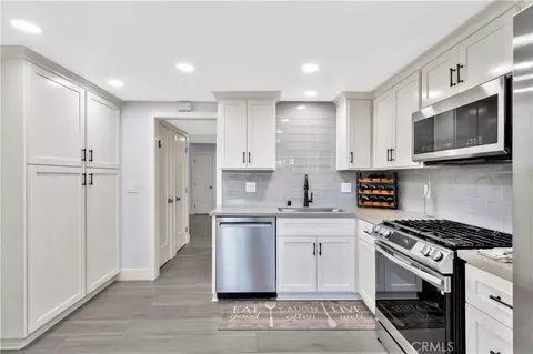 10065 Hidden Vlg, Garden Grove, CA 92840