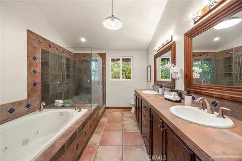 Bath - 1920 Gratton St, Riverside, CA 92504 photo 2 of 4