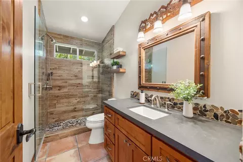 Bath - 1920 Gratton St, Riverside, CA 92504 photo 1 of 4