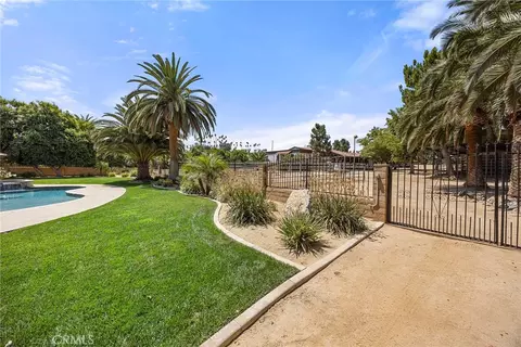 Exterior - 1920 Gratton St, Riverside, CA 92504 photo 15 of 26