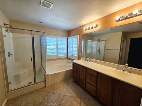 Bath - 84499 Onda, Indio, CA 92203 photo 2 of 7