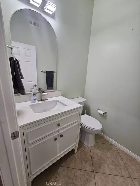 Bath - 84499 Onda, Indio, CA 92203 photo 1 of 7