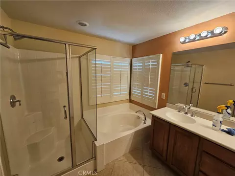 Bath - 84499 Onda, Indio, CA 92203 photo 3 of 7