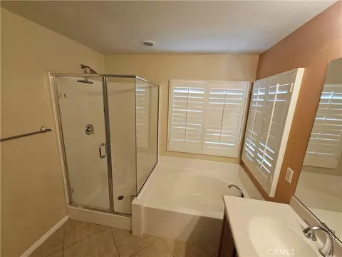 Bath - 84499 Onda, Indio, CA 92203 photo 4 of 7
