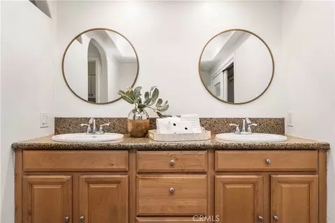 Bath - 397 S Schug, Orange, CA 92869 photo 4 of 6