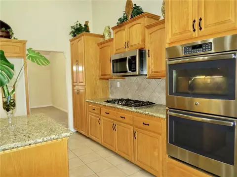 Kitchen - 7445 El Mnr, Hesperia, CA 92344 photo 6 of 7