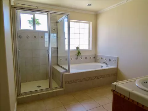 Bath - 7445 El Mnr, Hesperia, CA 92344 photo 6 of 7