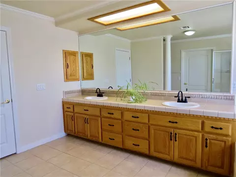 Bath - 7445 El Mnr, Hesperia, CA 92344 photo 3 of 7