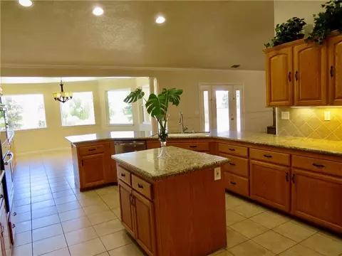 Kitchen - 7445 El Mnr, Hesperia, CA 92344 photo 4 of 7