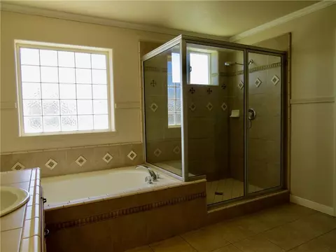 Bath - 7445 El Mnr, Hesperia, CA 92344 photo 2 of 7
