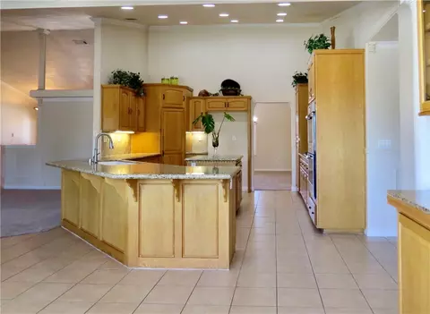 Kitchen - 7445 El Mnr, Hesperia, CA 92344 photo 5 of 7