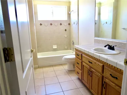 Bath - 7445 El Mnr, Hesperia, CA 92344 photo 4 of 7