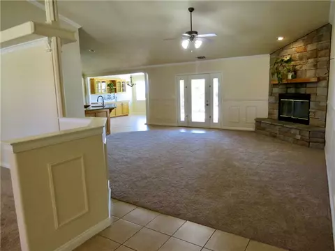 Living - 7445 El Mnr, Hesperia, CA 92344 photo 2 of 8
