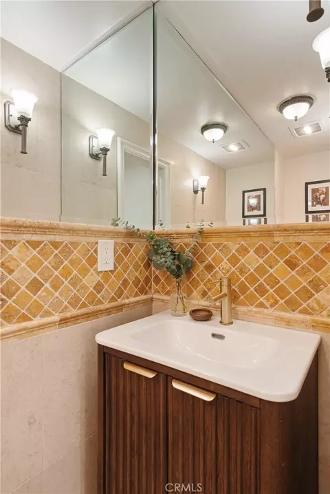 Bath - 839 E 37th, Long Beach, CA 90807 photo 1 of 9
