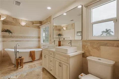 Bath - 839 E 37th, Long Beach, CA 90807 photo 5 of 9
