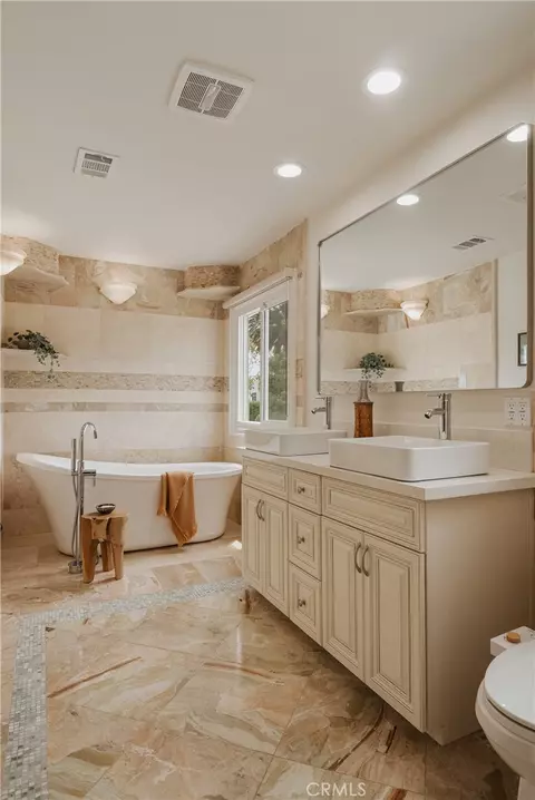 Bath - 839 E 37th, Long Beach, CA 90807 photo 8 of 9