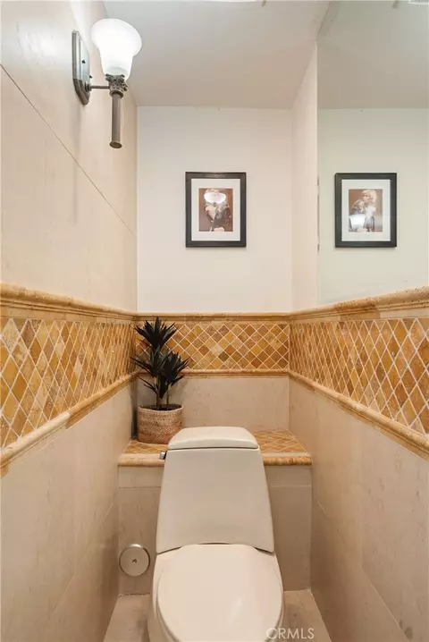 Bath - 839 E 37th, Long Beach, CA 90807 photo 2 of 9