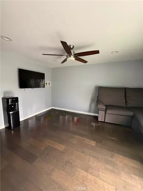 4042 Larwin, Cypress, CA 90630 photo 4