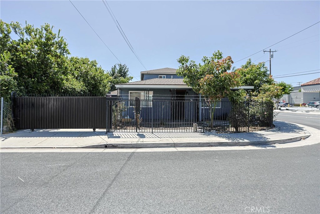 Exterior - 13861 Pine St, Westminster, CA 92683 photo 2 of 16