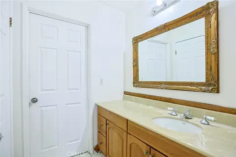 Bath - 13861 Pine St, Westminster, CA 92683 photo 3 of 8