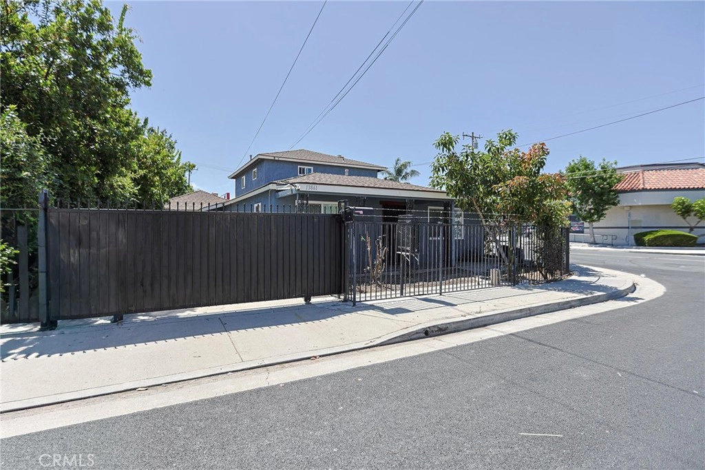 Exterior - 13861 Pine St, Westminster, CA 92683 photo 3 of 16
