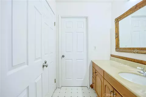 Bath - 13861 Pine St, Westminster, CA 92683 photo 2 of 8