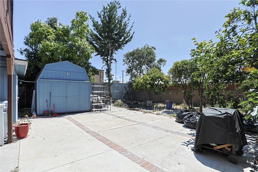 Exterior - 13861 Pine St, Westminster, CA 92683 photo 5 of 16