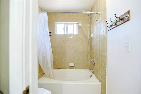 Bath - 13861 Pine St, Westminster, CA 92683 photo 5 of 8