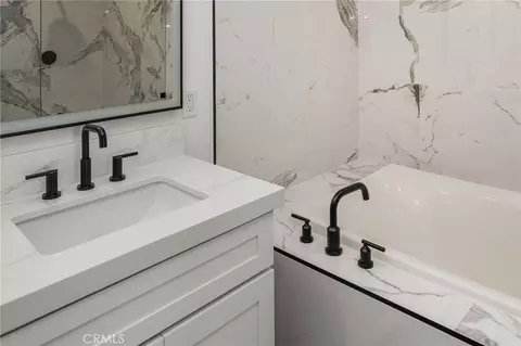 Bath - 402 Rockefeller #315, Irvine, CA 92612 photo 6 of 6
