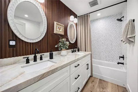 Bath - 7886 E Cramer St, Long Beach, CA 90808 photo 1 of 2