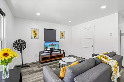 Living - 1036 E 2nd St #11, Long Beach, CA 90802 photo 2 of 4