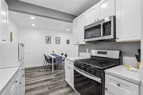 Kitchen - 1036 E 2nd St #11, Long Beach, CA 90802 photo 2 of 3
