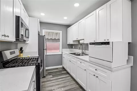 Kitchen - 1036 E 2nd St #11, Long Beach, CA 90802 photo 3 of 3
