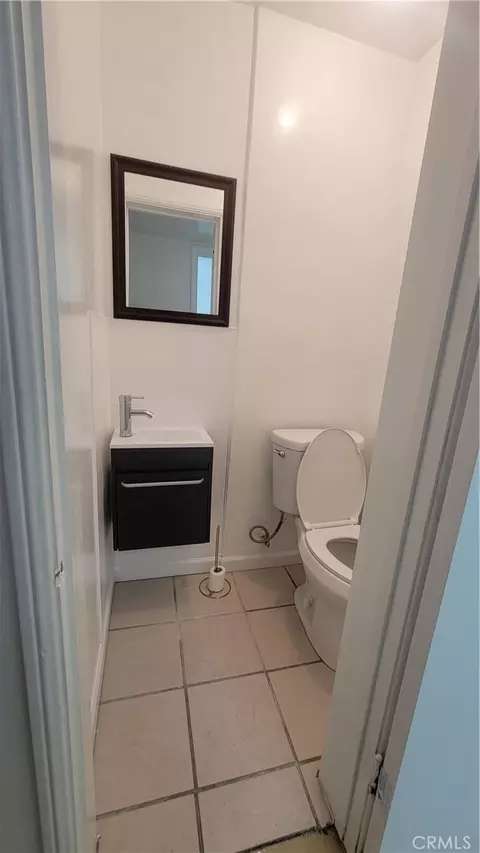 Bath - 341 Bonito Ave, Long Beach, CA 90802 photo 1 of 4