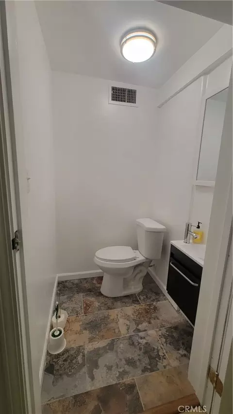 Bath - 341 Bonito Ave, Long Beach, CA 90802 photo 2 of 4