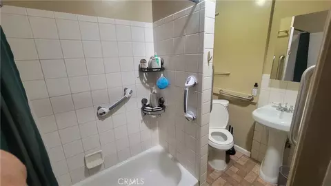 Bath - 341 Bonito Ave, Long Beach, CA 90802 photo 4 of 4
