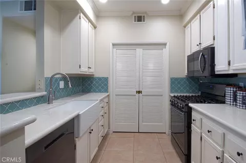 Kitchen - 277 Chaumont Cir, Foothill Ranch, CA 92610 photo 1 of 2